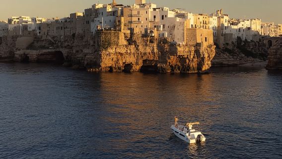 Polignano a Mare: Cave Boat Tour with Aperitif