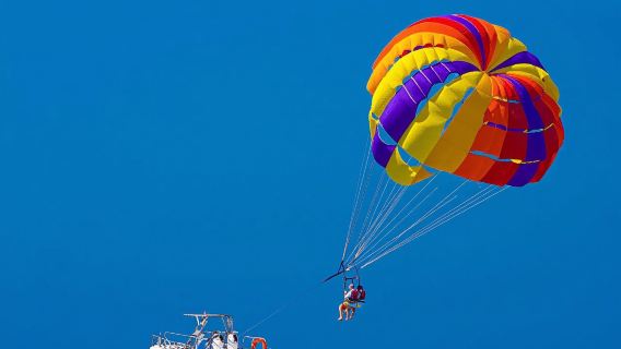 Punta Cana: Petualangan Paralayang di Pantai