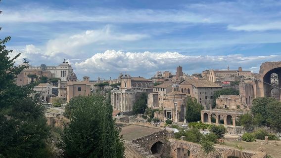 Roma: Coliseo y visita guiada en grupos pequeños por la Antigua Roma