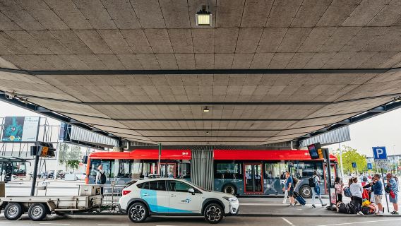 Amsterdam: Airport Express Bus Transfer to/from City Center