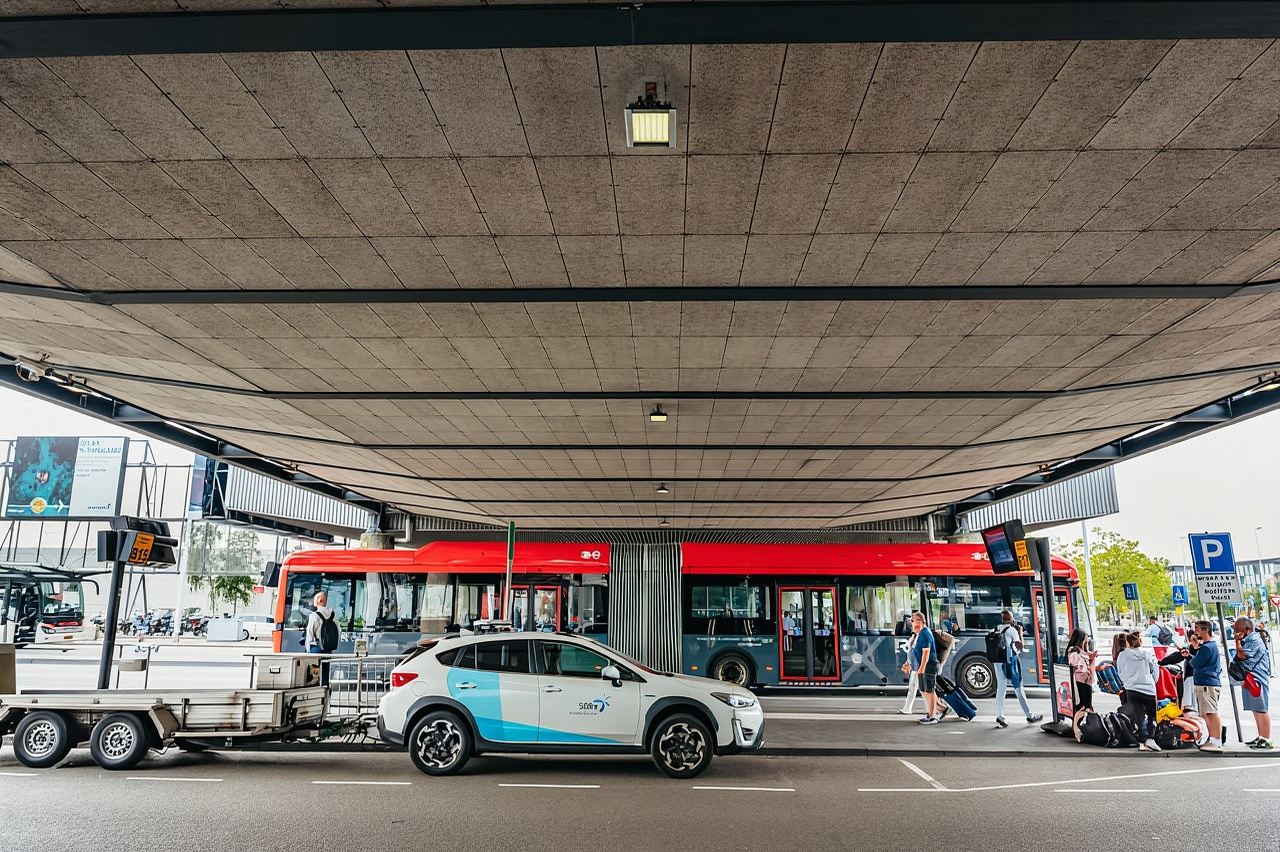 อัมสเตอร์ดัม: รถบัสด่วนสนามบินรับส่งระหว่างใจกลางเมือง