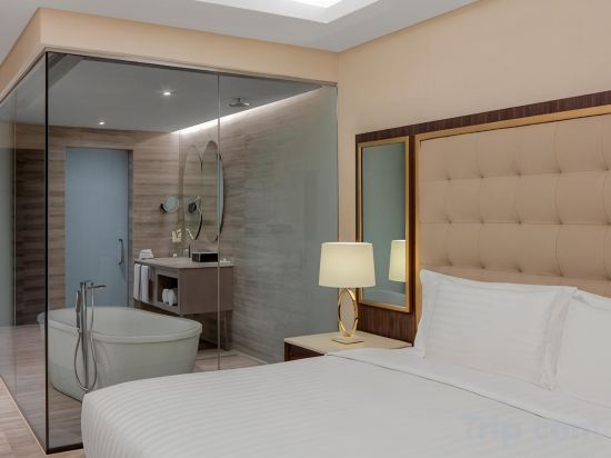 Dusit Doha Hotel Room Type - Premier 1 King , High Floor