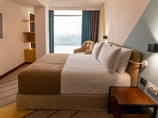 Holiday Inn CAIRO MAADI Room Type - 1 Double Standard Nile View Non Smoking