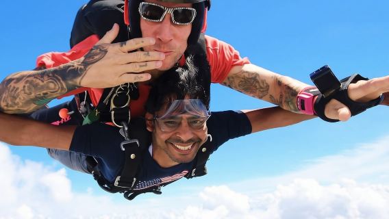 Tandem Parachuting experience in Pattaya, Thailand13959