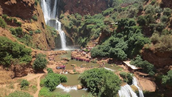 Excursion d'une journée aux chutes d'Ouzoud au départ de Marrakech et visite en bateau
