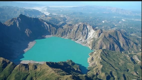 Manille aux Philippines + voiture avec chauffeur pour le volcan et les sources chaudes de Puning avec itinéraire modifiable