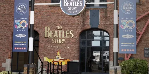 利物浦披頭四樂團故事博物館+安菲爾德球場一日遊