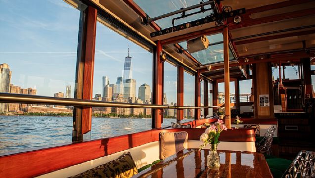 New York City Sunset Cruise on a Yacht 