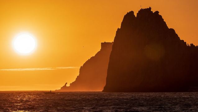 ท่องเรือชมพระอาทิตย์ตกดินพร้อมอาหารเย็นที่กาโบซันลูกัส