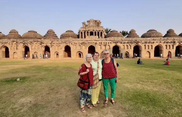1天亨比世界遺產私家團，配備專業導遊及專車服務