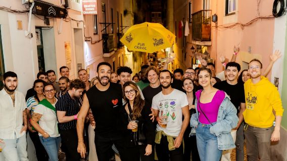 Lisboa: Pub Crawl con barra libre, chupitos y entrada VIP al club