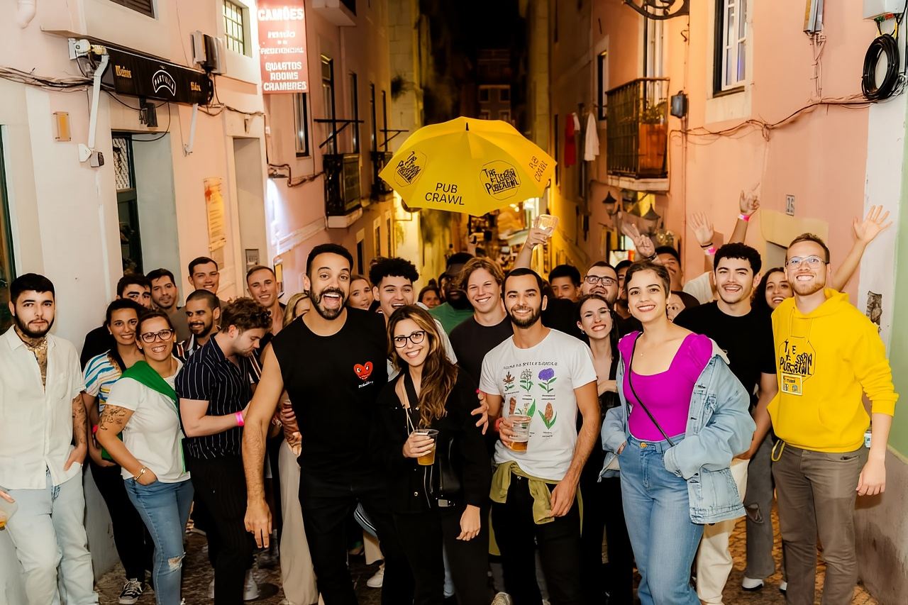 Lisboa: Pub Crawl con barra libre, chupitos y entrada VIP al club