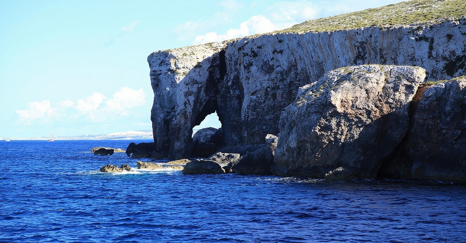 Comino e Gozo: crociera alle lagune blu e cristalline con grotte marine