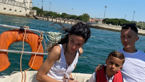 리스본: 보트를 타고 즐기는 "일몰" & "당일 투어", 음료와 음악