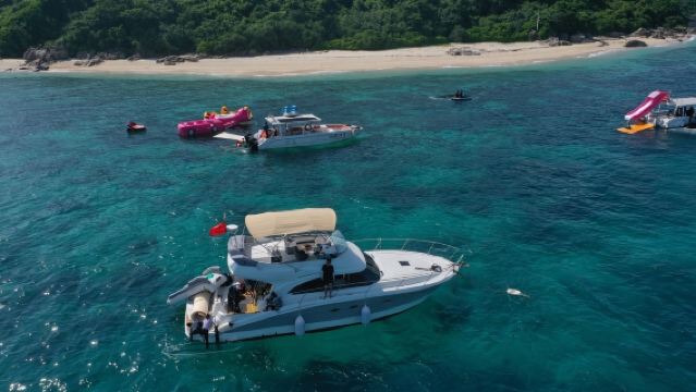 【萬寧遊艇租賃】石梅灣48尺進口遊艇邀您啟航包船出海海釣玩水暢享玻璃船上欣賞海景