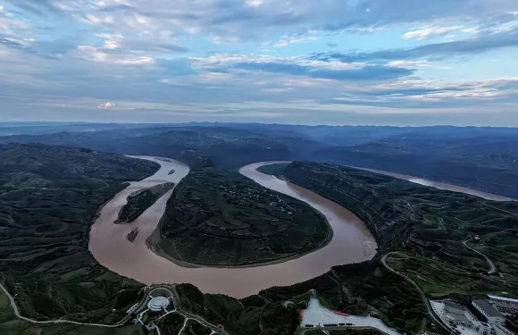 陝西延安黃河乾坤灣+棗園革命舊址+寶塔山一日遊中英文服務