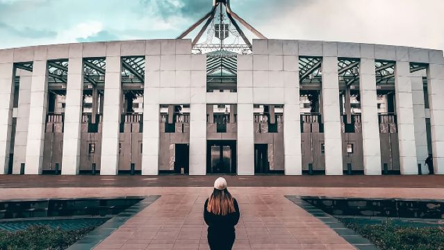 1-day tour to Canberra from Sydney with Chinese-speaking guide, including city pickup and drop-off