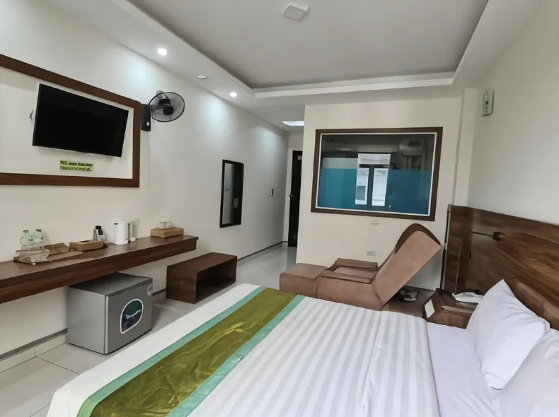 Thanh Hang Hotel Near Emerald My Dinh