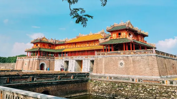 Hue city Full-Day Group Tour from Da Nang or Hoi An | Hue Imperial City, Thien Mu Pagoda and Khai Dinh Tomb