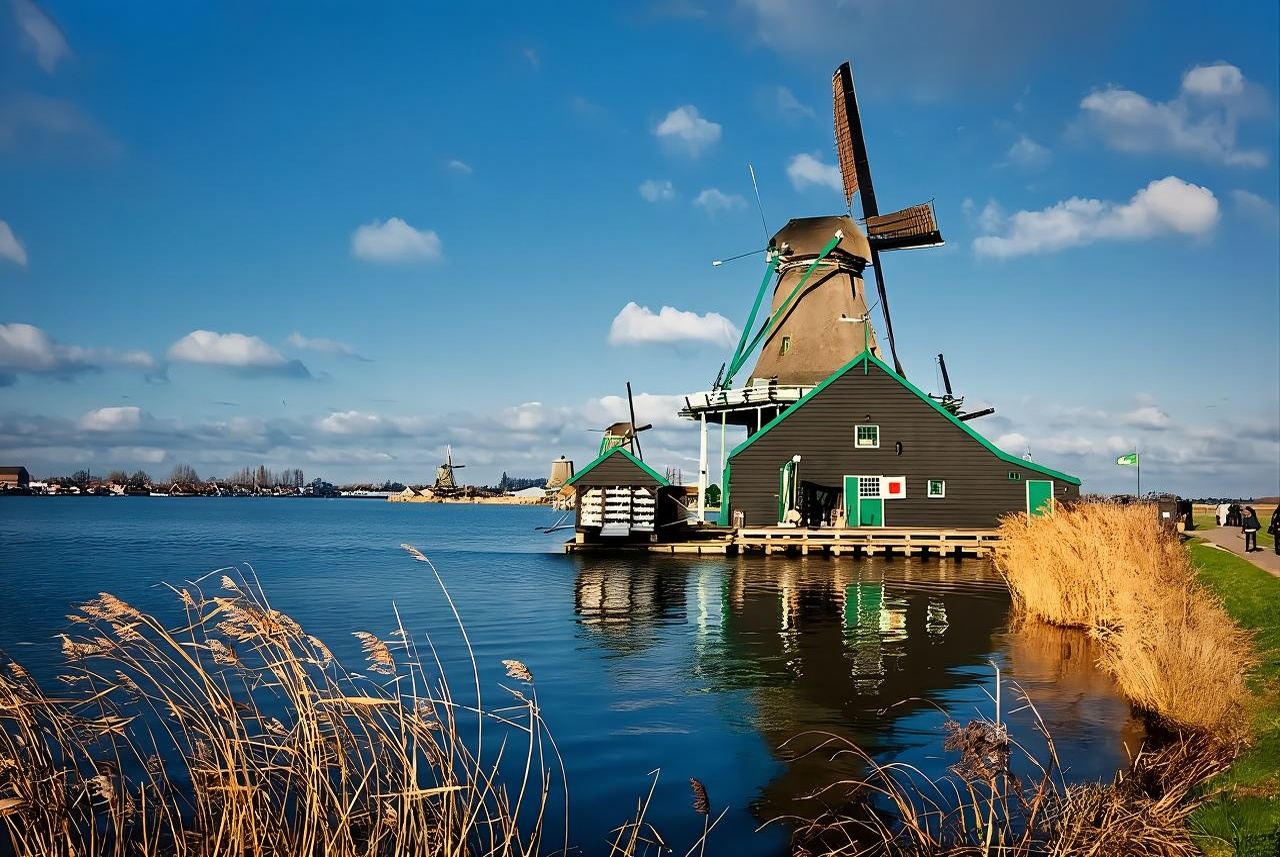Half-day tour to Zaanse Schans Windmill Village in the Netherlands [Premium small group + round-trip from Amsterdam]
