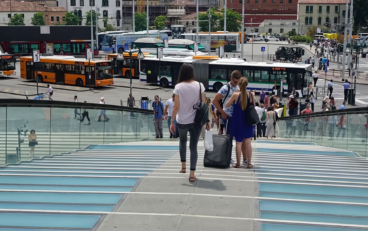 Aeroporto di Treviso (TSF) - Bus sola andata da Piazzale Roma (Venezia) all'aeroporto di Treviso [acquista e parti subito/comodo e veloce]