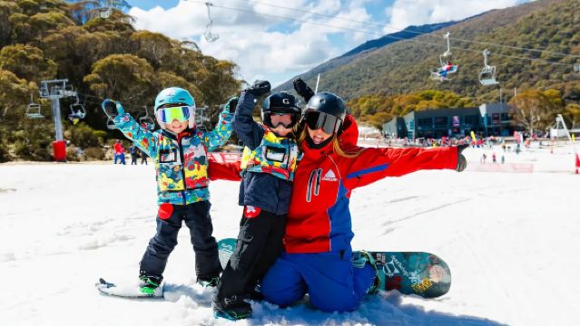 Thredbo one-day tour from Sydney: Depart from Sydney, enjoy snow and skiing, free morning tea and hot drinks, Gratuities included