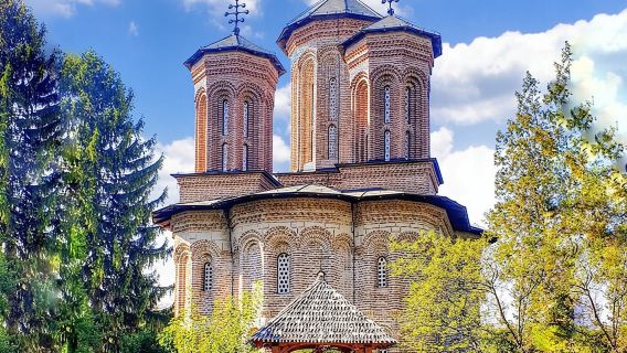 Mystical Monasteries, Dracula's Tomb and Mogosoaia Lake Palace - Private Tour