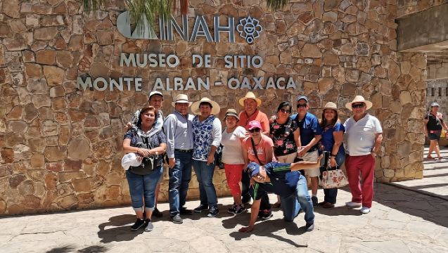 ทัวร์ครึ่งวันพร้อมไกด์ที่มองเตอัลบัน