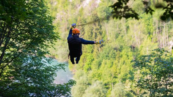 Bled: Chuyến phiêu lưu trượt zipline dài nhất châu Âu trên sông Dolinka