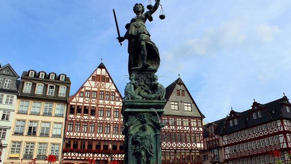 Frankfurt: Must-See Attractions Walking Tour with a Guide