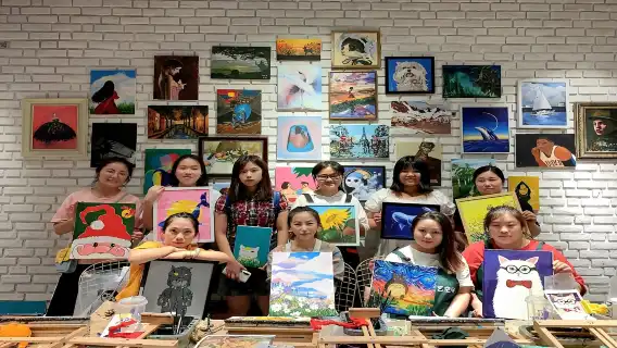 Draw, Chat, Drink Coffee, and Spend a Fun and Comfortable Afternoon