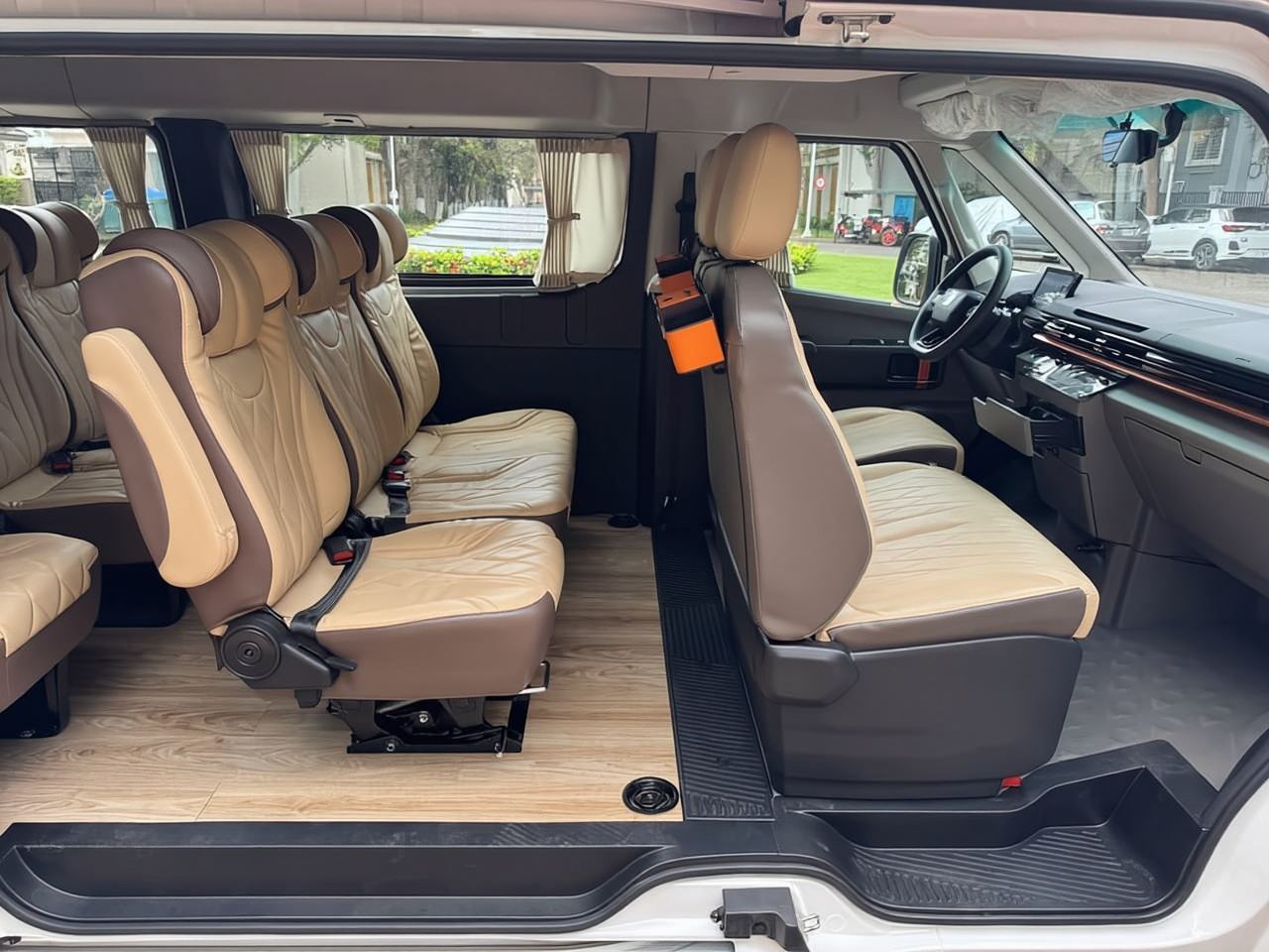 Battambang: Traslados en vehículos eléctricos – Opciones de viaje privadas y compartidas