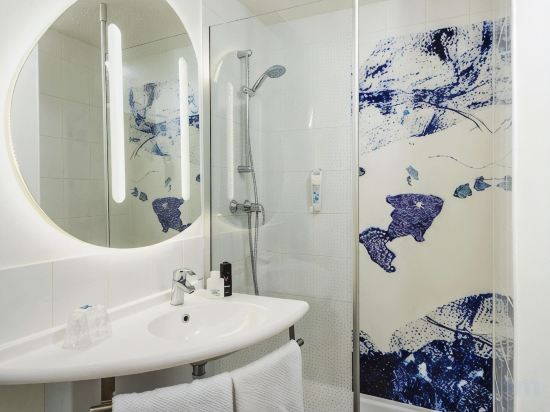 ibis budget Paris Porte de Bercy Room Type - DOUBLE -  Room with a large bed for 2 people