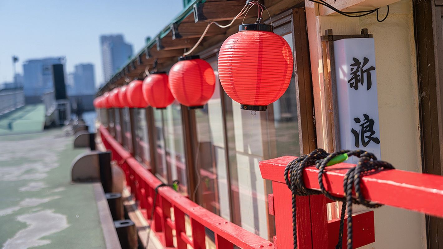 Tour notturno del Giappone a Tokyo Tour Yagatabune [spettacolo tradizionale Shamisen a bordo + cena giapponese Sukiyaki + distributore di bevande self-service]