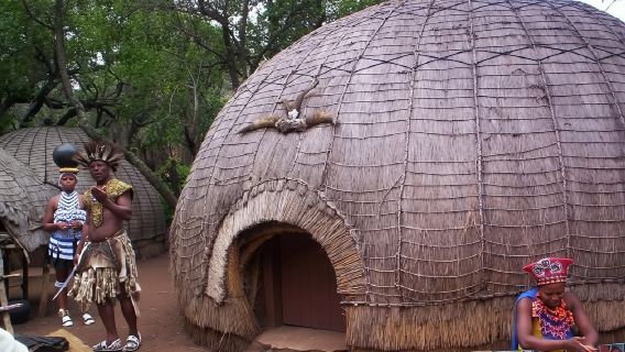 Recorrido por la aldea cultural de Lesedi