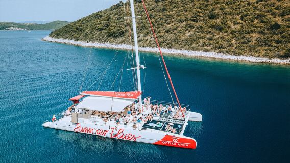 Chuyến du ngoạn bằng thuyền Catamaran trọn ngày đến đảo Hvar và Pakleni kèm đồ ăn và đồ uống miễn phí