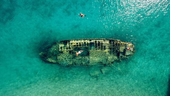 Blue Lagoon, Shipwreck & Šolta cruise with lunch & unlimited drinks from Split