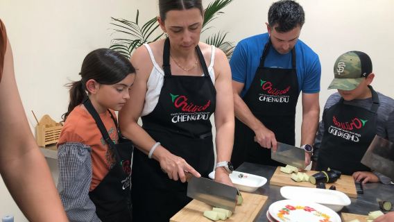 Chengdu: Cooking Class with Fresh Market Experience (5 Dishes)