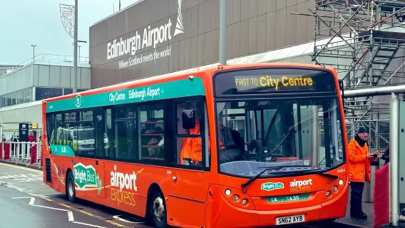 Collegamento in bus per l'Aeroporto di Edimburgo: biglietto bus sola andata tra l'Aeroporto di Edimburgo e il centro città