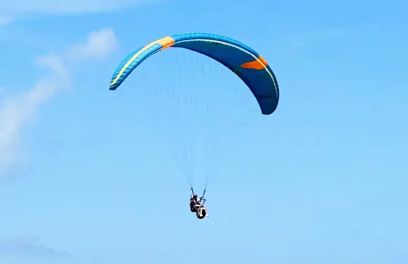 峇里島TIMBIS滑翔傘基地滑翔傘飛行體驗【TIMBIS滑翔傘基地15分鐘滑翔傘體驗可選10分鐘套餐】