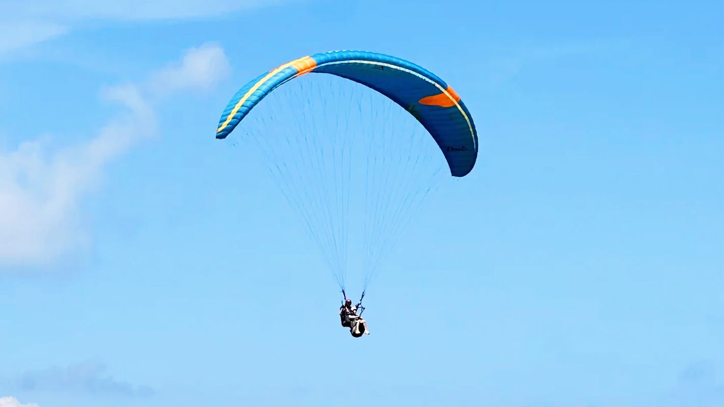 Paragliding in Bali at TIMBIS BEACH [15-minute paragliding experience at TIMBIS BEACH with optional 10-minute package]