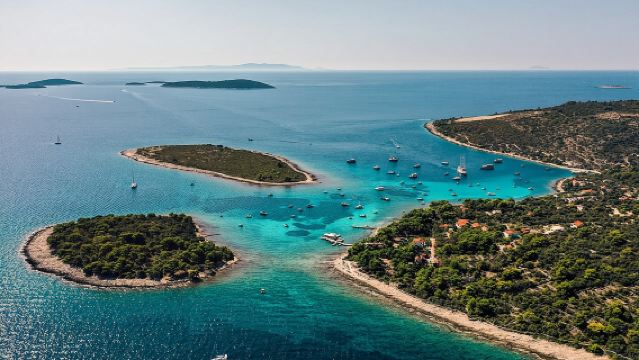 From Split: Blue Lagoon and 3 Islands Speedboat Tour