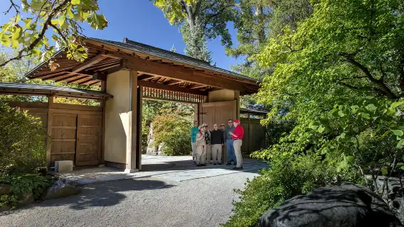 1-Day Tour Lake Geneva & Anderson Japanese Gardens