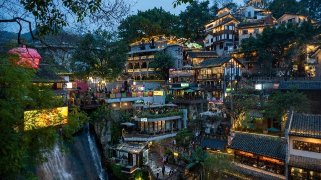 重慶日遊：李子壩輕軌站、洪崖洞民俗風貌區、磁器口古鎮（包含華麗宴席）