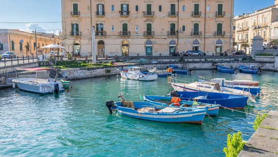 Syrakus: Ortigia-Bootstour & Granita (optional) – 5 Sprachen