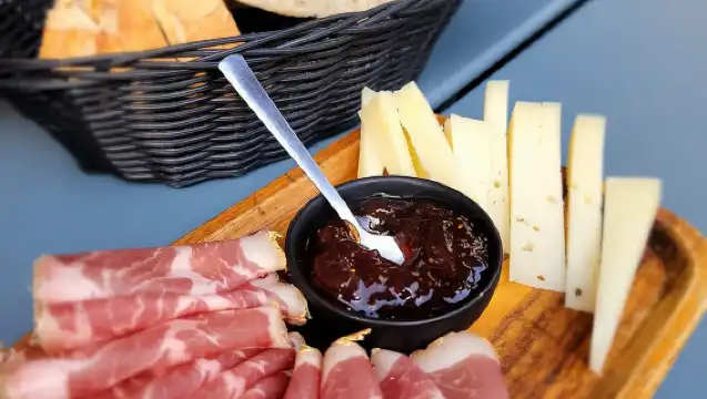 Aix-en-Provence Food Tour – A Full French Meal by Do Eat Better