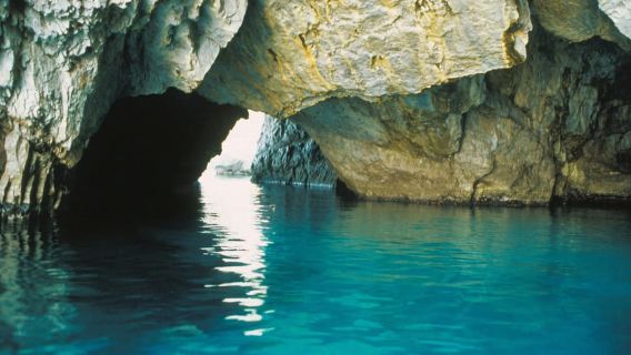 Capri: tour guidato in barca dei punti salienti dell'isola