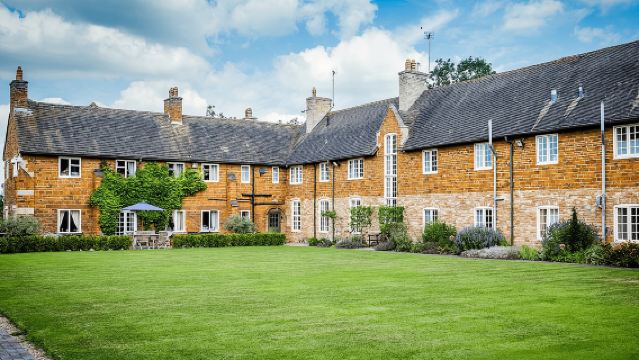 倫敦來回 阿賓漢姆學校【10小時專車接送/中文服務】