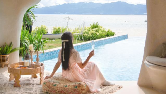 撫仙湖+月亮灣+澄江化石博物館+櫻花谷+太陽山小鎮包車一日遊