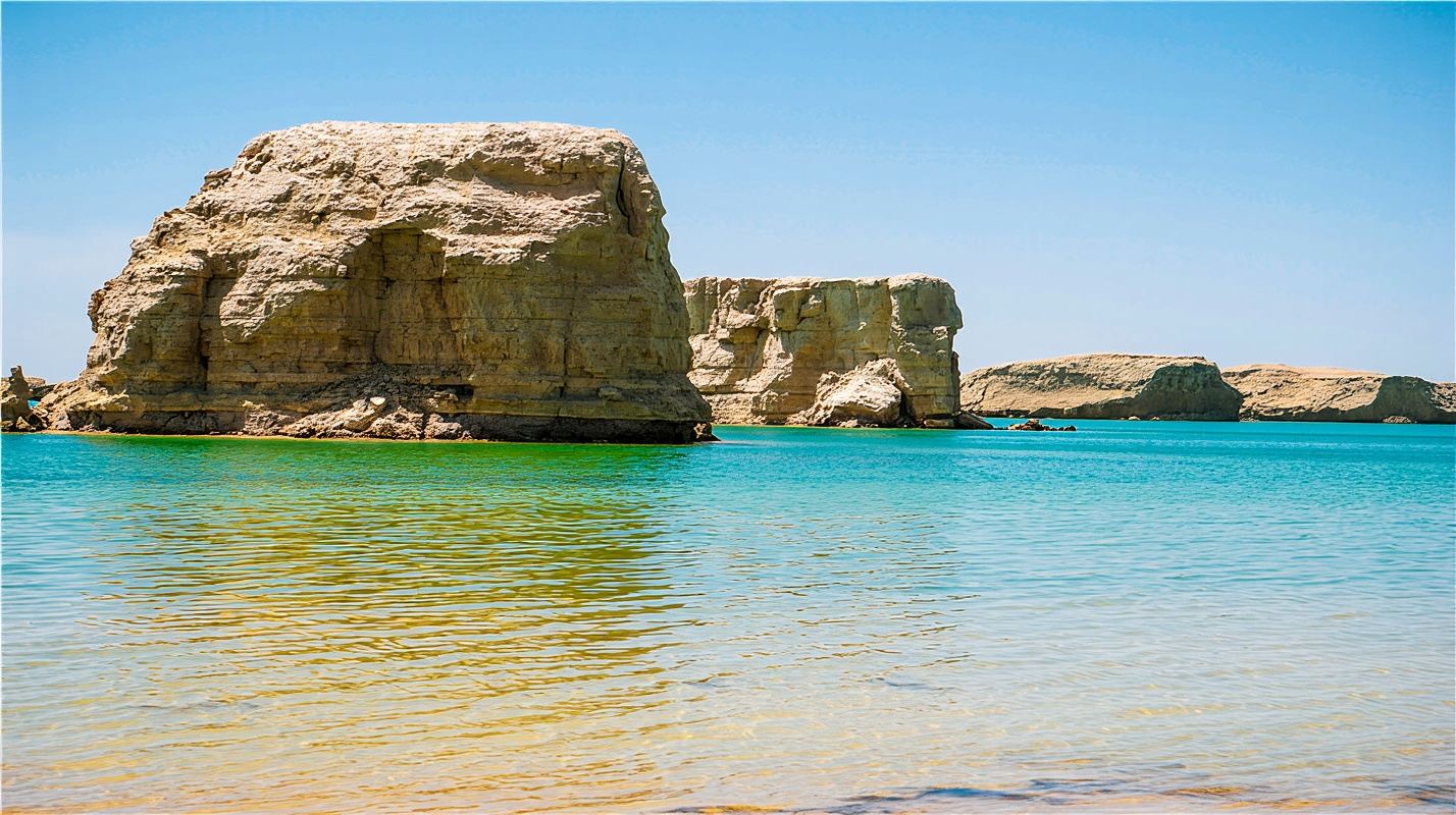 大柴旦翡翠湖+烏素特水上雅丹地質公園+U型公路一日遊【包車】